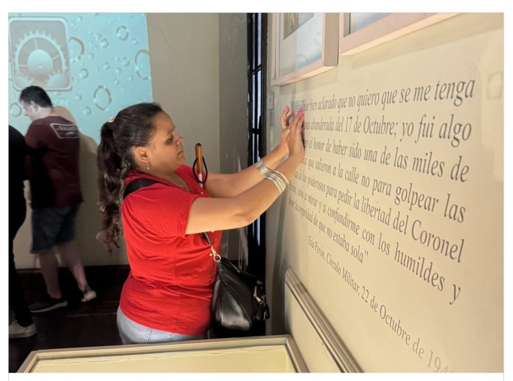 Recorrido accesible para personas ciegas o con baja visión