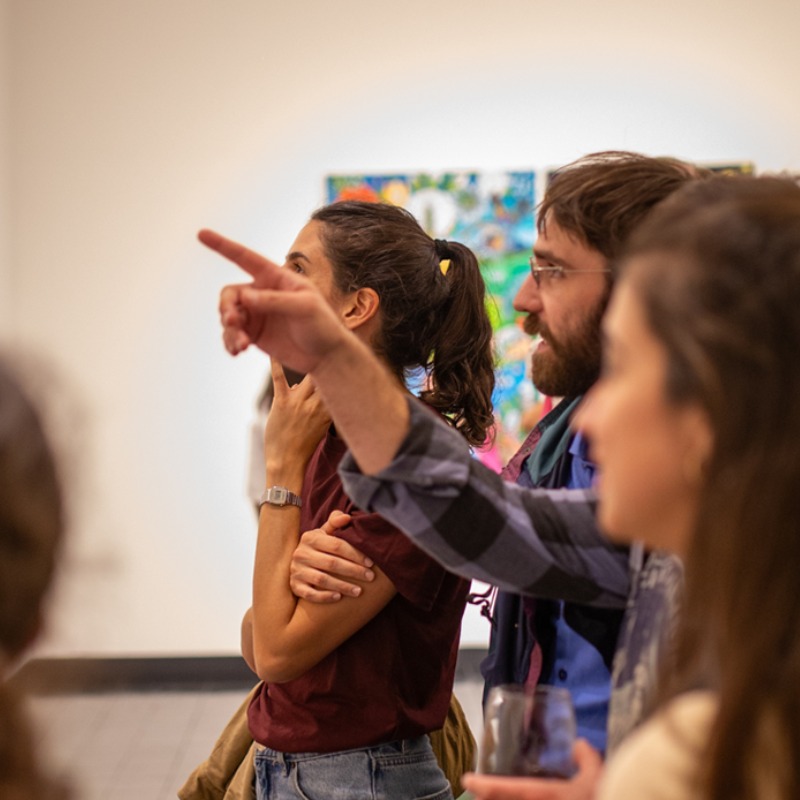 “Entre la devoción y la crítica. Conversaciones sobre la pintura de Roberto Cortés”